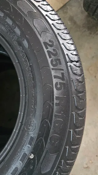 Neumáticos Furgoneta 225 75 16 C ContinentalNUEVOS