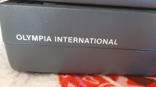 Máquina de escribir eléctrica Olympia 45