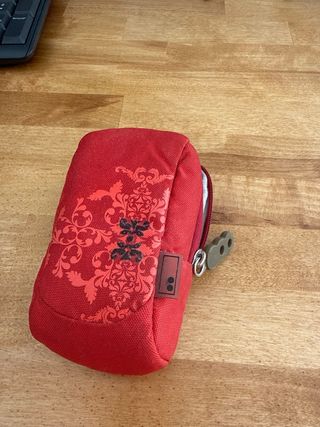 Cámara Olympus VG-120 Roja