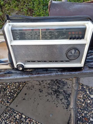 Radio Antigua Blaupunkt plancha y tijeras de pelar