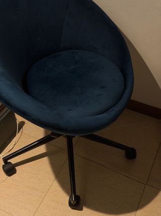 Silla de terciopelo azul