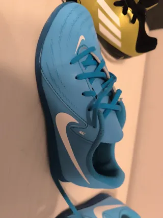 2 pares de Botas de fútbol sala , Adidas y nike