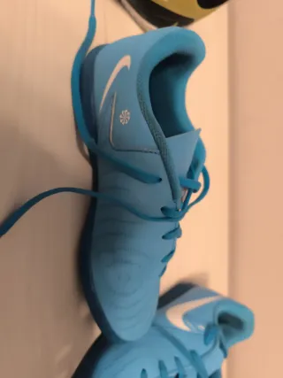 2 pares de Botas de fútbol sala , Adidas y nike