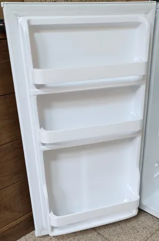 Nevera pequeña OK. OFK 181 E W