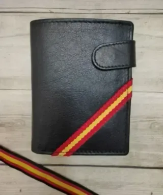 CARTERA CON MONEDERO EN PIEL BANDERA + REGALO PULS