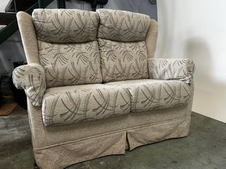 Sofá 2 plazas beige estampado