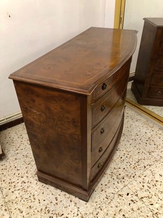 Cómoda de madera maciza antigua con 4 cajones