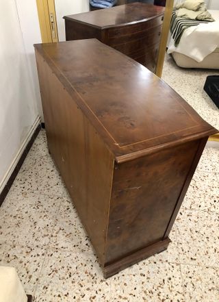 Cómoda de madera maciza antigua con 4 cajones