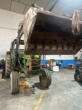 Tractor John Deere con pala