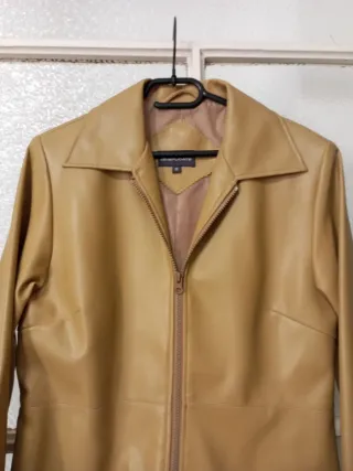 Abrigo efecto piel beige talla M
