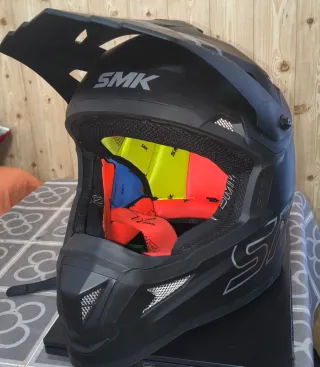 Casco SMK Enduro Motocross Negro.