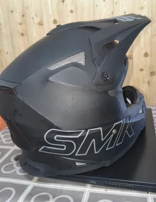 Casco SMK Enduro Motocross Negro.