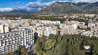 Ático en venta en Playa de la Fontanilla en Marbella