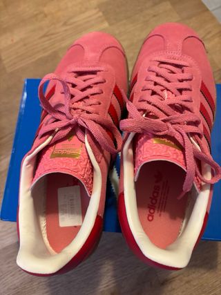 Adidas Gazelle rosas y rojas