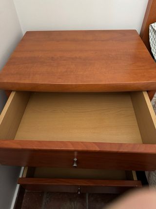 Mesita de noche de madera