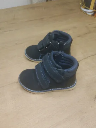 Botitas  para niño azul Talla 22
