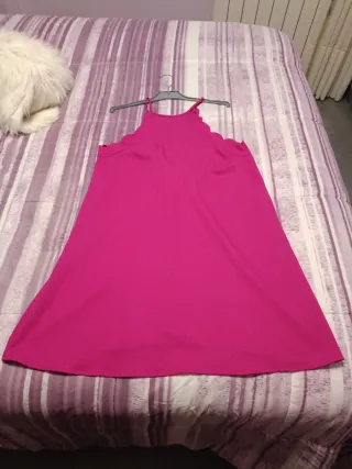 Vestido rosa escotado para chica