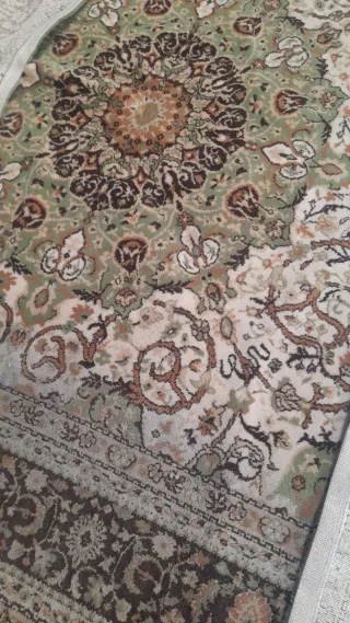 Alfombra estilo persa marrón y verde