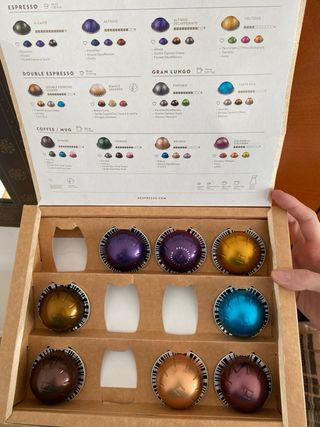 Cafetera Nespresso Vertuo Roja