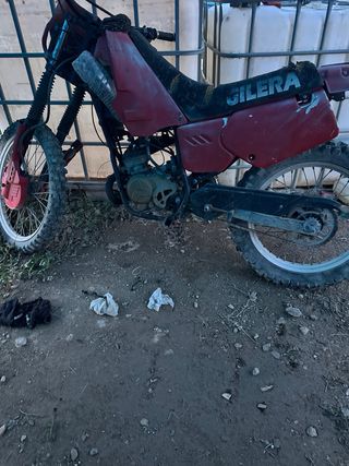 Moto Gilera Enduro/Motocross Roja
