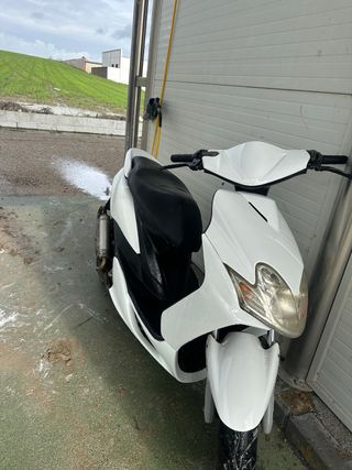 Yamaha Jog RR Scooter Blanca