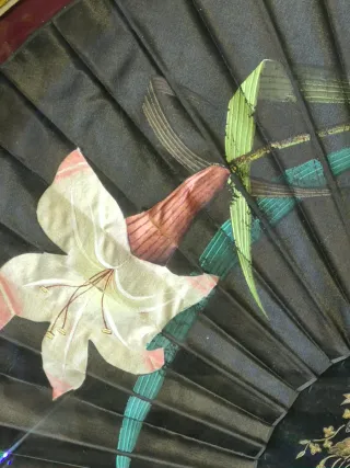 Abaniquera con abanico