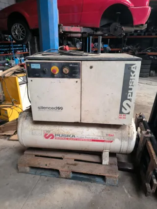 Compresor PUSKA insonorizado de 300 l