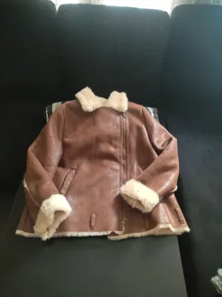 Chaqueta marrón con borreguito