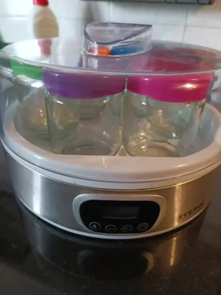 Yogurtera con 6 tarros de colores