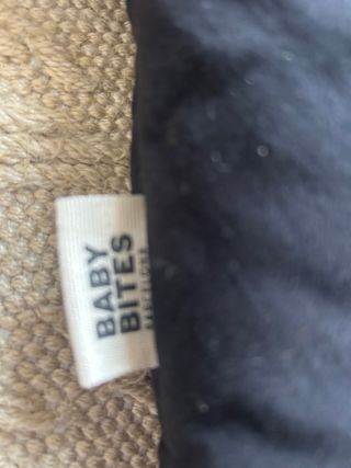 Saco Orca Bebé - Negro Pingüinos AW25