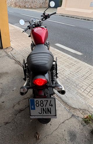 Triumph Street Twin 900