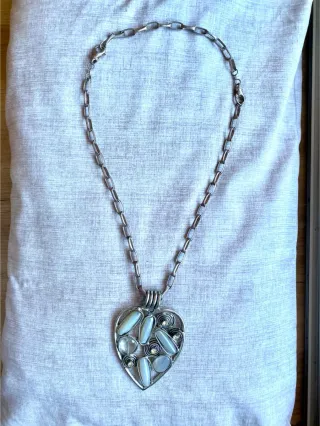 Collar Corazón Plata y Piedras Grises