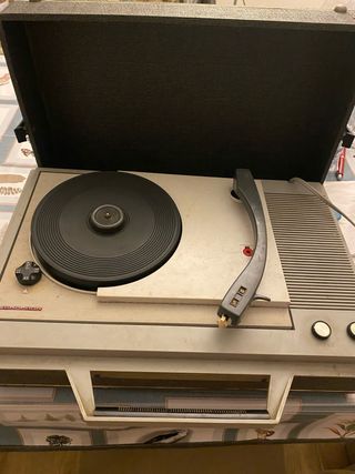 Giradischi anni '60 con custodia funzionante