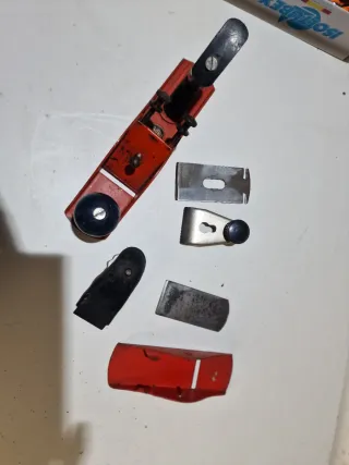 Cepillos de carpintero rojos