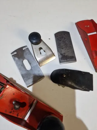 Cepillos de carpintero rojos