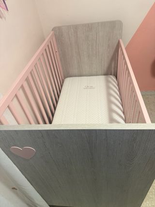 Cuna bebé madera y rosa con corazón