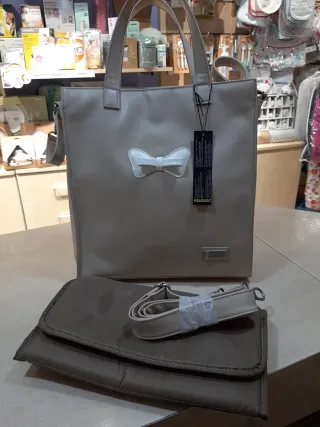Bolso cambiador Kiwisac beige con lazo