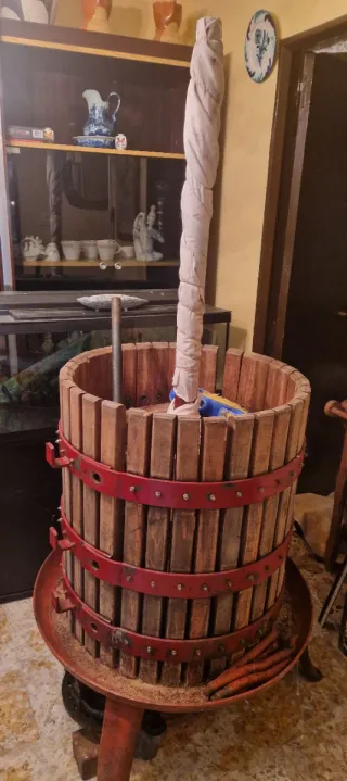 Prensa de vino de madera