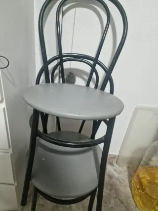 Sillas de bar metálicas y plásticas