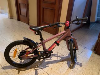 Bicicleta infantil Cube, apenas sin uso, nueva.