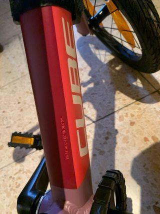 Bicicleta infantil Cube, apenas sin uso, nueva.