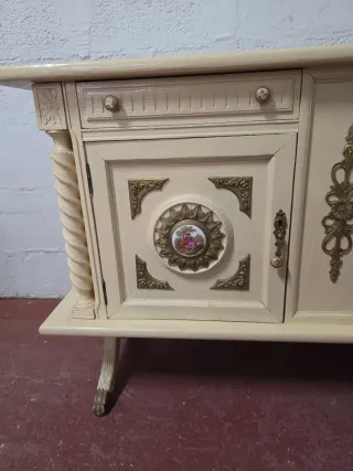 Cómoda Vintage Beige y Dorada