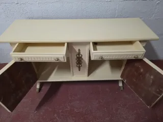 Cómoda Vintage Beige y Dorada