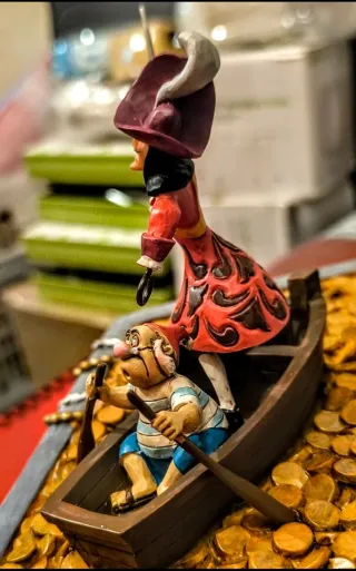 FIGURA DISNEY "COFRE DEL TESORO DE PETER PAN".