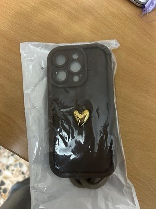 Funda iPhone con corazón dorado