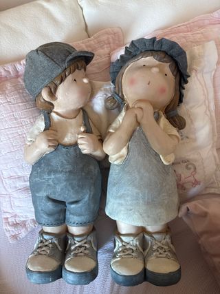 Coppia di bambole decorative