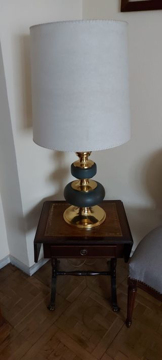 Lámpara de mesa vintage con pie dorado