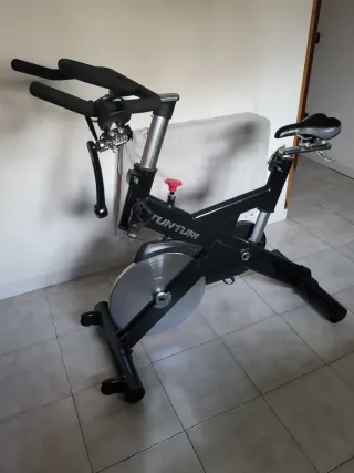 Bicicleta con pedal roto