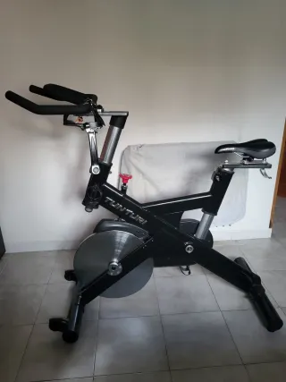 Bicicleta con pedal roto