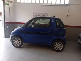 Microcoche azul y negro